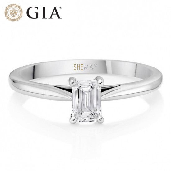 Класически годежен пръстен с диамант в шлифовка baguette 0.33 карата